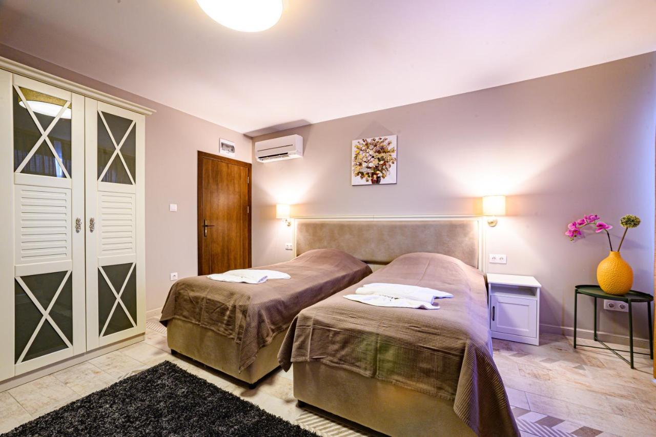 Antique Boutique Hotel Pavel Banya Esterno foto